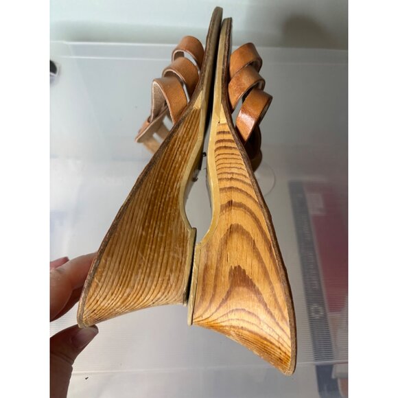 Step Up Slip On Wedge Sandals Tan Sz 10 Open Toe Floral Embossed Sole Strappy - Picture 8 of 9